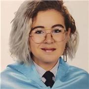 Profesora de filosofía para ESO, bachillerato, universitarios y adultos que quieran formarse en la materia. También doy clases de lengua, inglés o cualquier asignatura de humanidades de cualquier curso